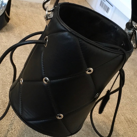 Salar Dea Puffy Quilted Round Bag - Picture 4 of 4